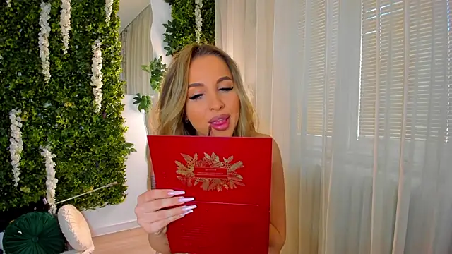 Snapshot of VivienCarter chatting on March 2025 07:03:02 AM VivienCarter online show from March 2025 07:03:02 AM