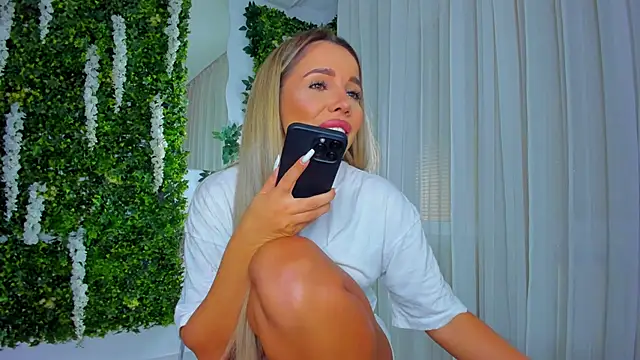 Snapshot of VivienCarter chatting on October 2025 04:04:01 PM VivienCarter online show from October 2025 04:04:01 PM