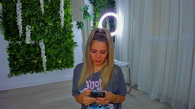 Snapshot of VivienCarter chatting on October 2025 05:24:02 PM VivienCarter online show from October 2025 05:24:02 PM