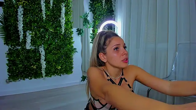 Snapshot of VivienCarter chatting on October 2025 07:36:02 PM VivienCarter online show from October 2025 07:36:02 PM