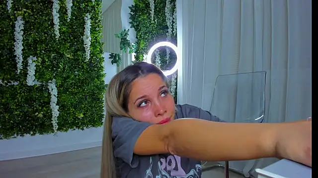 Snapshot of VivienCarter chatting on October 2025 06:59:01 PM VivienCarter online show from October 2025 06:59:01 PM