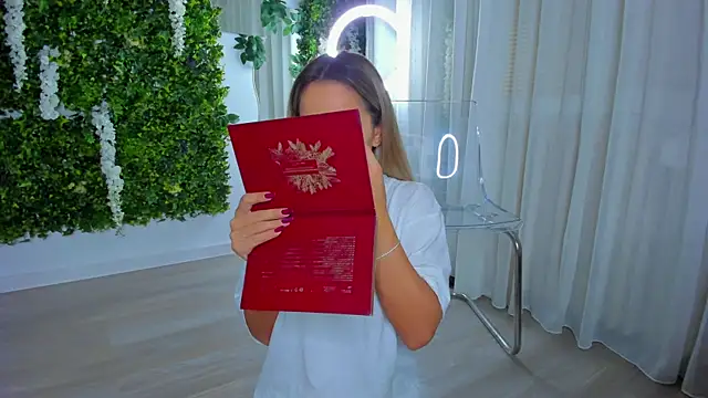 Snapshot of VivienCarter chatting on October 2025 09:20:01 PM VivienCarter online show from October 2025 09:20:01 PM