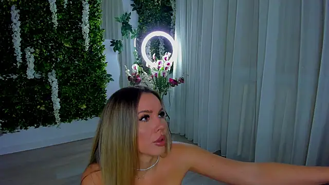 Snapshot of VivienCarter chatting on February 2026 03:55:02 AM VivienCarter online show from February 2026 03:55:02 AM