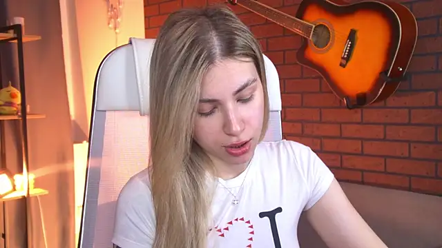 EllieCutes online show from April 2026 06:22:02 AM