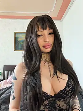 madelinexx online show from April 2026 12:01:01 PM