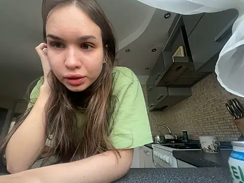 Roxie Mils online show from July 2026 06:57:02 PM