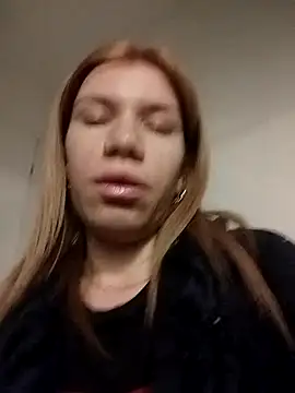 Snapshot of EvaRush chatting on November 2025 11:21:02 PM EvaRush online show from November 2025 11:21:02 PM