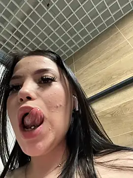 Snapshot of Chloe__Moon chatting on January 2025 10:10:01 PM Chloe Moon online show from January 2025 10:10:01 PM