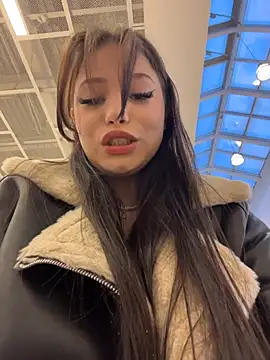 Snapshot of Chloe__Moon chatting on October 2025 01:24:02 PM Chloe Moon online show from October 2025 01:24:02 PM