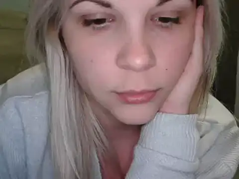 Snapshot of LaRa_forU chatting on December 2024 12:56:01 AM LaRa forU online show from December 2024 12:56:01 AM