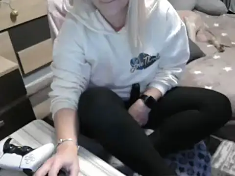 Snapshot of LaRa_forU chatting on January 2025 09:09:02 PM LaRa forU online show from January 2025 09:09:02 PM