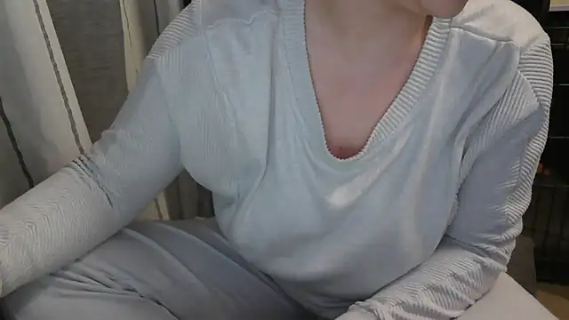 Snapshot of LaRa_forU chatting on February 2025 05:39:02 PM LaRa forU online show from February 2025 05:39:02 PM