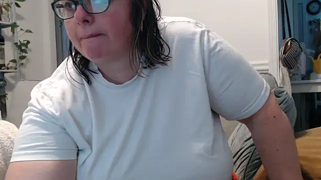 Snapshot of LauLauPAWG chatting on February 2025 02:43:02 PM LauLauPAWG online show from February 2025 02:43:02 PM