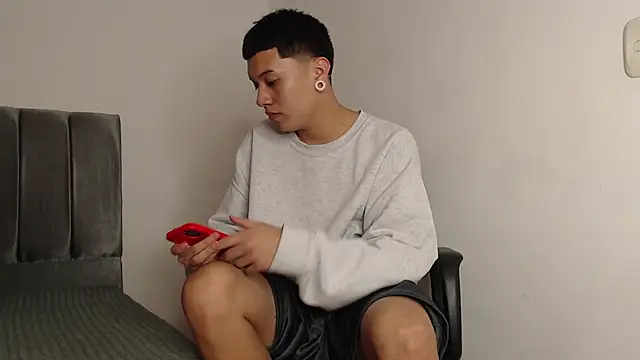 alex-lover online show from March 2025 04:04:01 AM