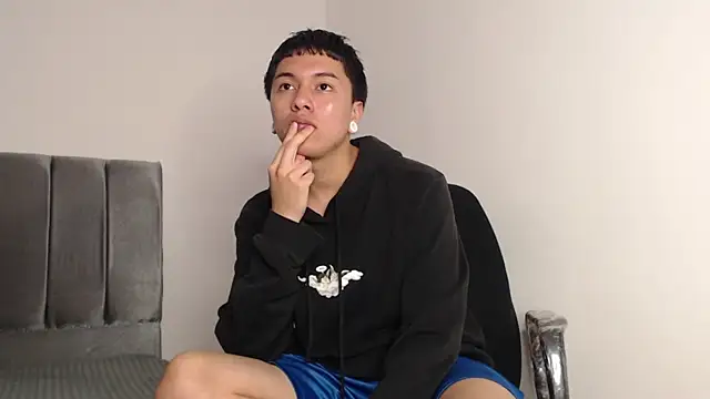 alex-lover online show from October 2025 01:22:01 AM