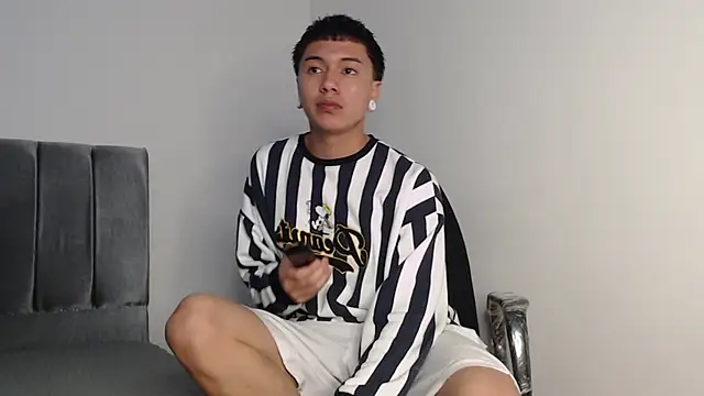 alex-lover online show from October 2025 12:43:02 AM