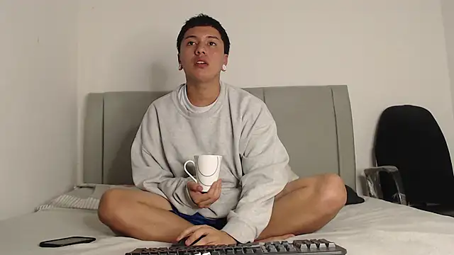 alex-lover online show from May 2026 07:09:02 PM
