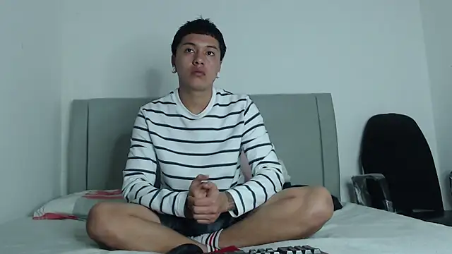 alex-lover online show from May 2026 06:35:02 PM