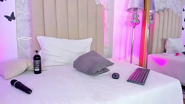 Snapshot of PollyGrey_ chatting on February 2025 06:32:01 AM PollyGrey online show from February 2025 06:32:01 AM