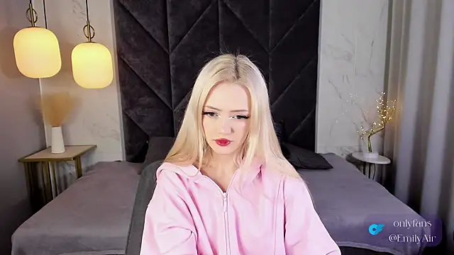 EmilyAir online show from November 2025 04:40:01 PM