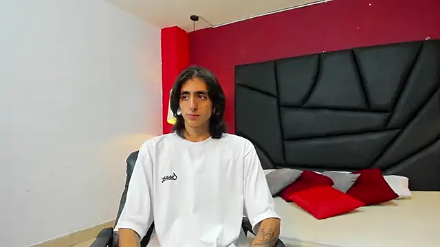 Snapshot of Matthew_Dixonn chatting on December 2024 03:43:01 AM Matthew Dixonn online show from December 2024 03:43:01 AM