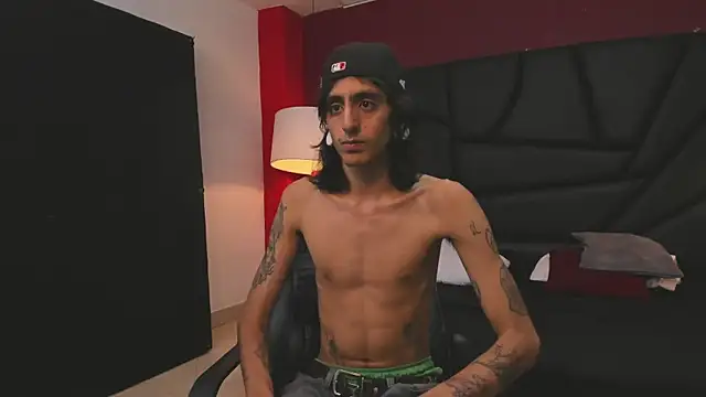 Snapshot of Matthew_Dixonn chatting on December 2024 04:52:01 AM Matthew Dixonn online show from December 2024 04:52:01 AM