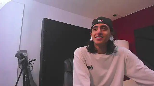 Snapshot of Matthew_Dixonn chatting on December 2024 03:16:02 AM Matthew Dixonn online show from December 2024 03:16:02 AM