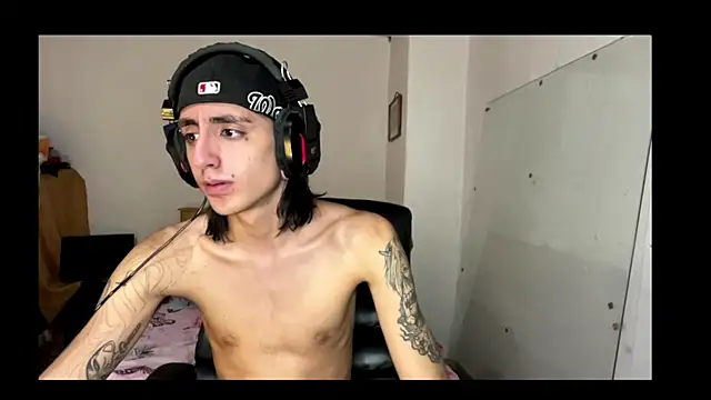 Snapshot of Matthew_Dixonn chatting on February 2025 05:52:01 AM Matthew Dixonn online show from February 2025 05:52:01 AM