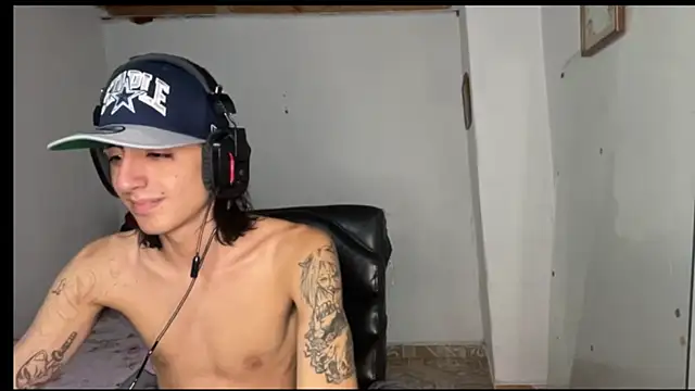 Snapshot of Matthew_Dixonn chatting on February 2025 03:40:01 AM Matthew Dixonn online show from February 2025 03:40:01 AM