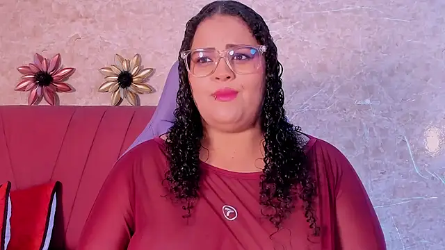 Snapshot of juli_2tyes chatting on November 2025 03:51:02 AM juli 2tyes online show from November 2025 03:51:02 AM