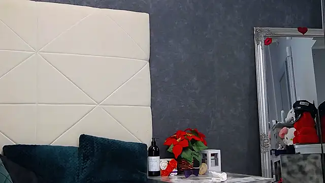 IssaSmith online show from June 2026 12:22:01 PM