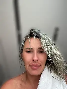 IssaSmith online show from July 2026 03:30:01 PM