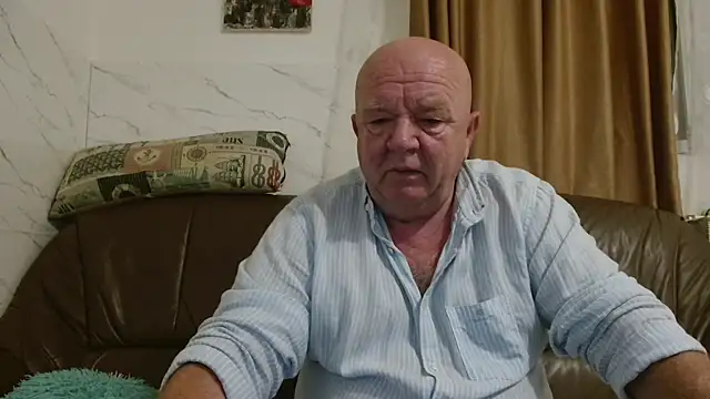 Snapshot of fullballs6 chatting on December 2025 03:00:02 AM fullballs6 online show from December 2025 03:00:02 AM