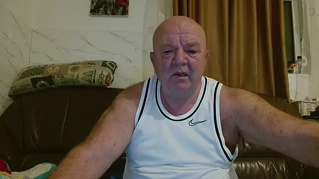 Snapshot of fullballs6 chatting on December 2025 03:55:01 AM fullballs6 online show from December 2025 03:55:01 AM