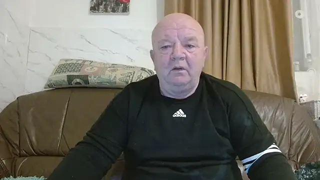 Snapshot of fullballs6 chatting on January 2026 03:00:01 AM fullballs6 online show from January 2026 03:00:01 AM