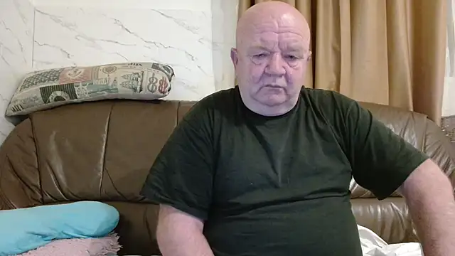 Snapshot of fullballs6 chatting on February 2026 02:53:02 AM fullballs6 online show from February 2026 02:53:02 AM