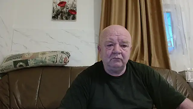 Snapshot of fullballs6 chatting on February 2026 04:32:01 AM fullballs6 online show from February 2026 04:32:01 AM