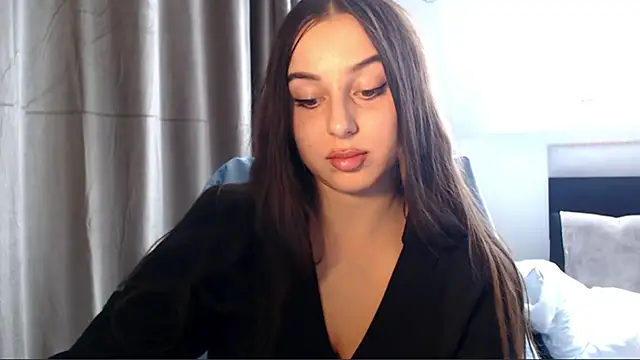 courtneyPerfect online show from September 2025 01:49:01 PM