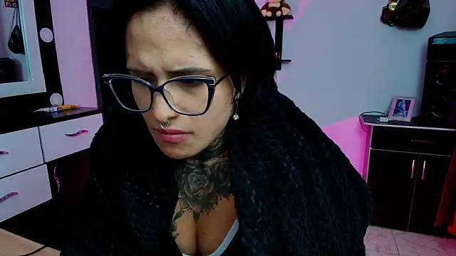 Snapshot of TinnaDawsom chatting on January 2025 05:16:01 AM TinnaDawsom online show from January 2025 05:16:01 AM