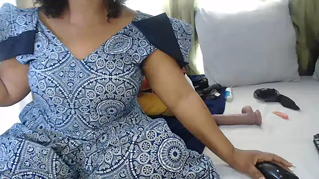 Foxybrownxx1 online show from October 2025 08:42:01 AM