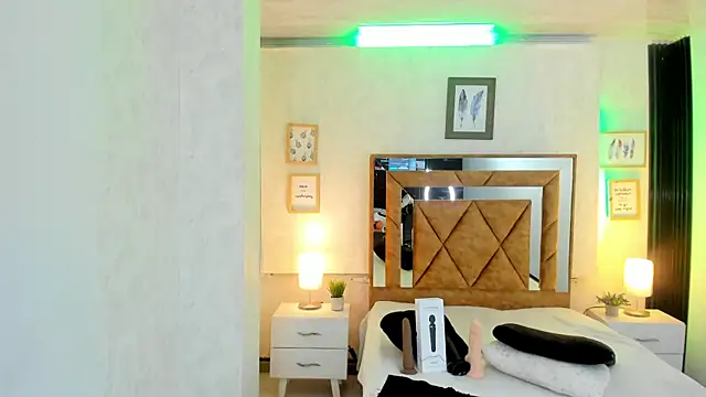 Snapshot of MirandaRossi chatting on January 2025 02:23:01 AM MirandaRossi online show from January 2025 02:23:01 AM