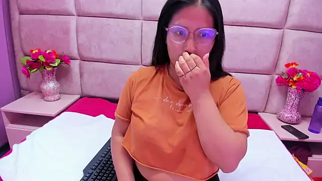 Miaa Smiith  online show from September 2025 03:19:01 AM