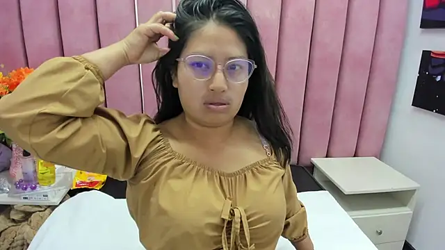 Miaa Smiith  online show from October 2025 03:05:02 AM