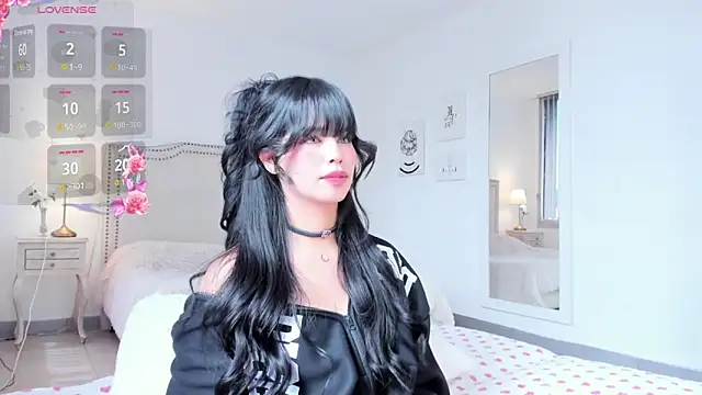 HannaKim online show from November 2025 05:22:01 PM