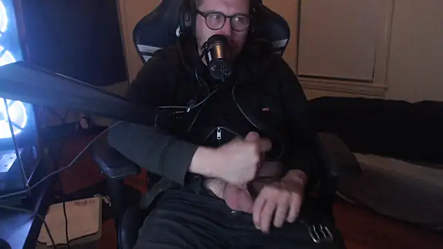 Snapshot of chicostick413 chatting on September 2025 04:15:01 AM chicostick413 online show from September 2025 04:15:01 AM