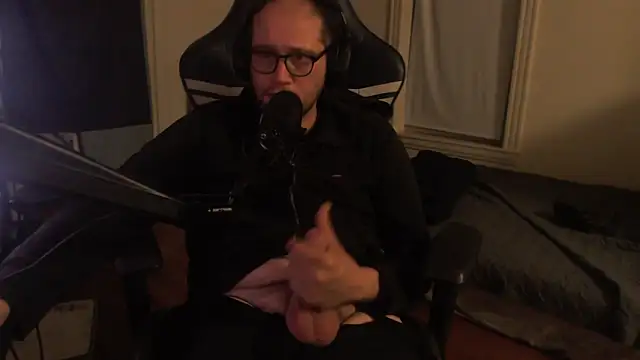 Snapshot of chicostick413 chatting on September 2025 01:43:01 AM chicostick413 online show from September 2025 01:43:01 AM