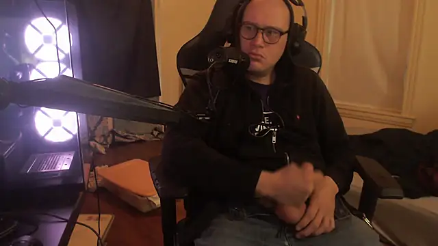 Snapshot of chicostick413 chatting on October 2025 01:33:02 PM chicostick413 online show from October 2025 01:33:02 PM