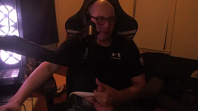 Snapshot of chicostick413 chatting on October 2025 02:17:02 AM chicostick413 online show from October 2025 02:17:02 AM