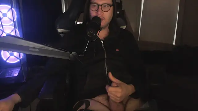 Snapshot of chicostick413 chatting on October 2025 12:50:01 PM chicostick413 online show from October 2025 12:50:01 PM