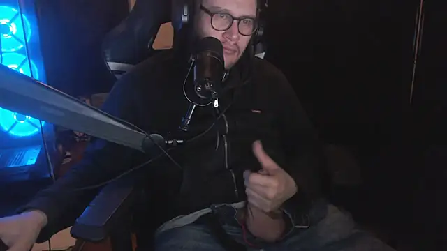 Snapshot of chicostick413 chatting on November 2025 03:39:01 AM chicostick413 online show from November 2025 03:39:01 AM